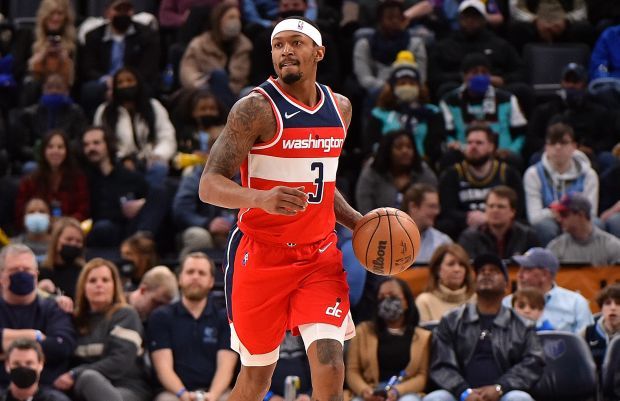 一位年长的 一位年长的